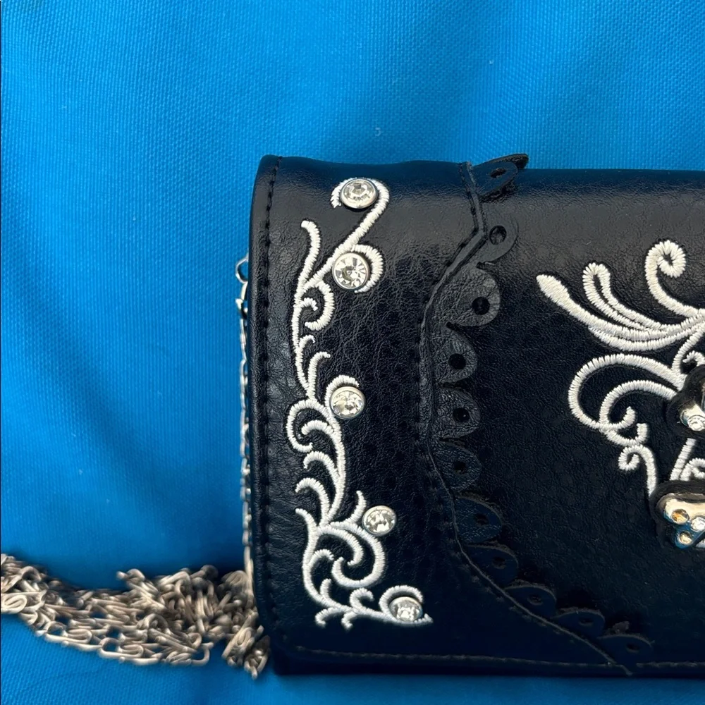 Skull With Cross Bones Ivy Designs Lace Colored Black Silver White NWOTS - Picture 3 of 14